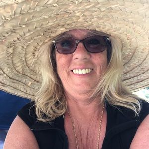 Meet your Posher, Debra